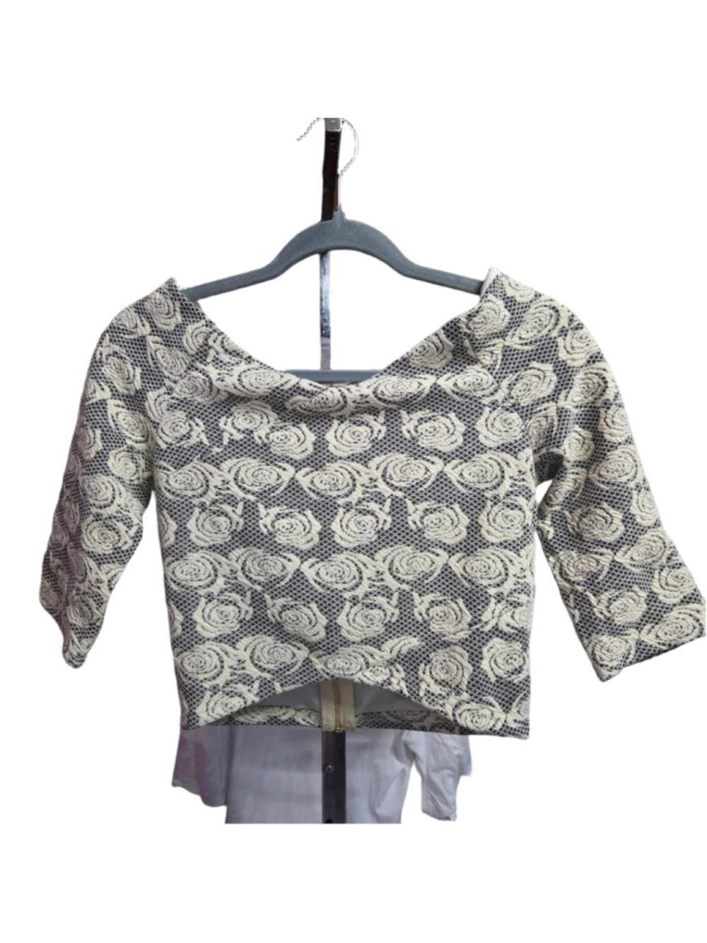 Cream and black lace crop top with white rose pattern #lace #romantic